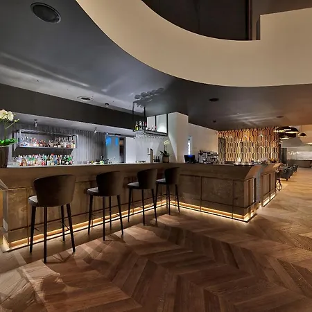 ホテル Esplanade Tergesteo - Luxury Retreat 5*